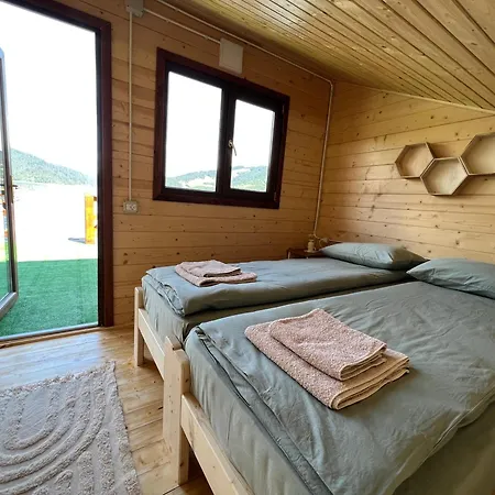 Holiday Bicaz Bungalows On The Lake Room photo